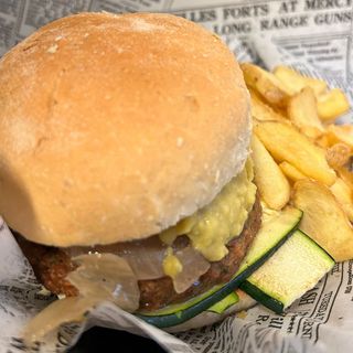 Green Waggy - servito con patate dippers