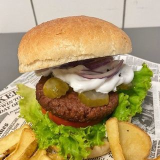 Beyond Waggy - servito con patate dippers