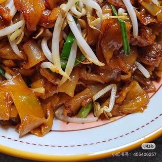 30b. Pasta di riso con pollo al curry rosso (piccante)