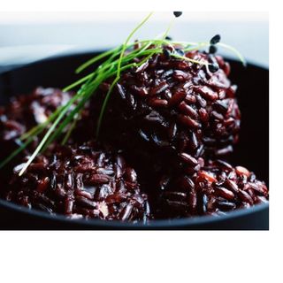 32c. Riso nero con frutti di mare