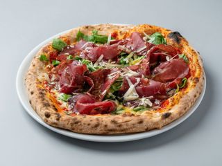 Pizza bresaola e radicchio