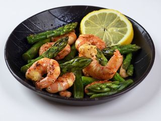 92. Gamberi con asparagi