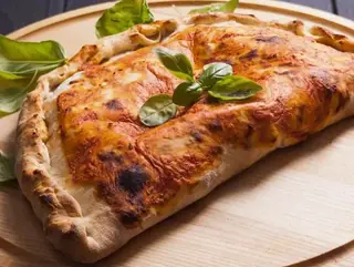 Calzone al Prosciutto