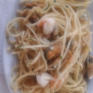 26A. Spaghetti di grano con frutti di mare alla piastra