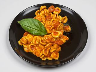 Orecchiette pomodoro e basilico