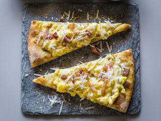 Pizza alla carbonara 