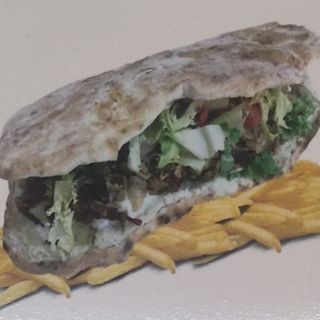 Saltimbocca kebab, provola, insalata, pomodoro