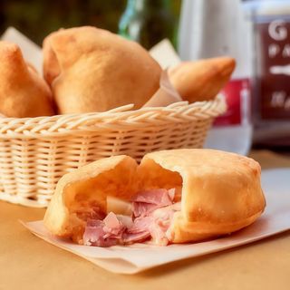 Panzerotto Fritto con Mortadella e Provolone