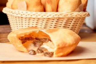 Panzerotto fritto con capperi di pantelleria igp                  