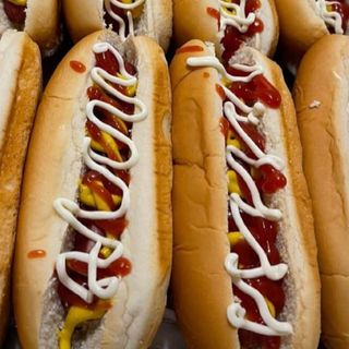  Hot dog cheddar e cipolle caramellate