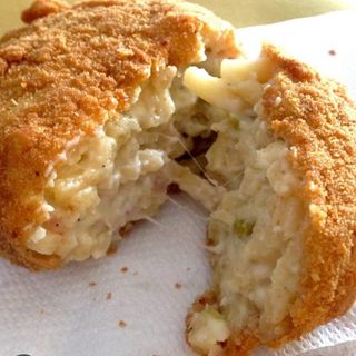 Frittatina di pasta provola patate e pancetta