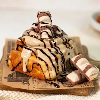Cinnammon Roll Kinder Bueno
