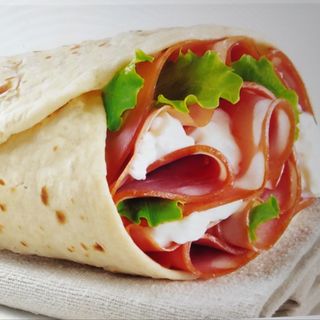 Piadina con prosciutto cotto, stracchino e rucola