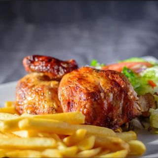 1/2 pollo a la brace +patatine+insalata