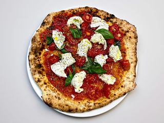 Pizza caprese con bufala senza glutine