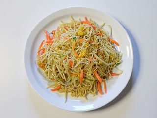 44 Spaghetti di riso con curry