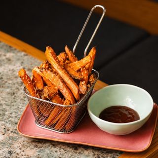 Sweet Potato Chips + salsa BBQ