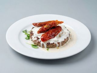 Hamburger 220 gr, stracciatella e pomodori secchi