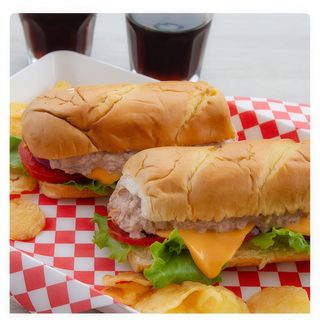 Choripan con patatine fritte