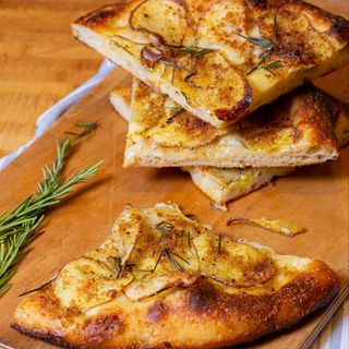 Focaccia con patate e rosmarino trancio