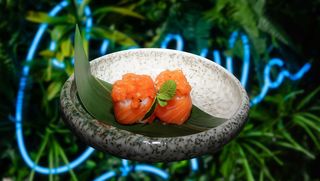 210-Gunkan sake spicy- 2 pezzi