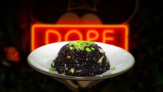 103-Riso venere con uova verdure e gamberi