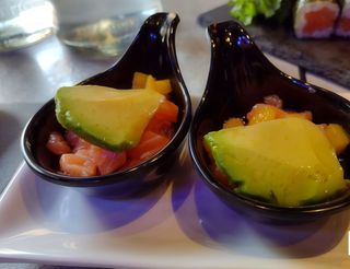 110. Tartare salmone e avocado