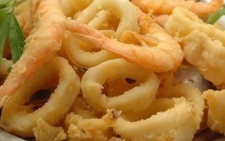 Cuoppo di gamberi e calamari