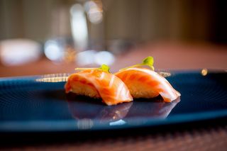 754. Salmone. crudo o flambè - 2 pezzi