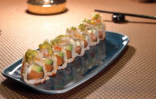 853. Salmone, philadelphia e uova tobika - 8 pezzi