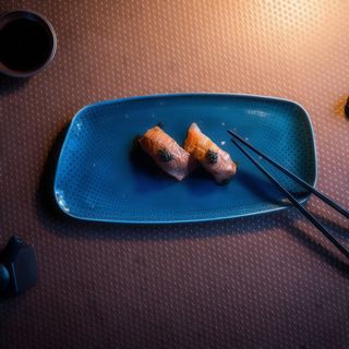 757. Nigiri di wagyu flambè