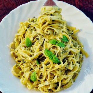 Tagliatelle al pesto