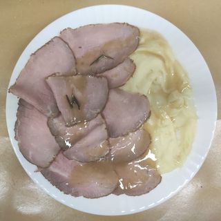 Carpaccio di roastbeef con sugo e purè