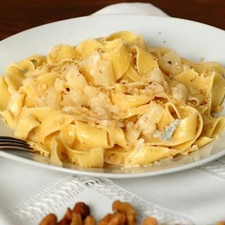 Tagliatelle al sugo di zola