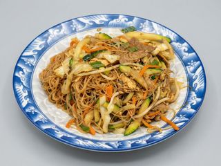 33. Spaghetti di riso in satay e manzo