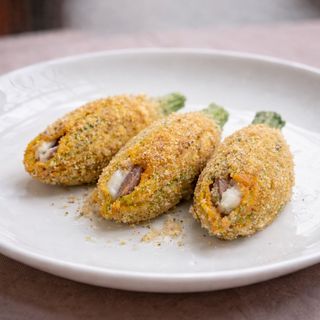 Fiori di zucca fritti ripieni