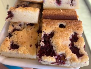 Blondies con cioccolato bianco e lamponi