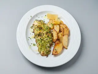 Filetto di spigola in crosta di zucchine 