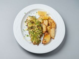 Filetto di spigola in crosta di zucchine 