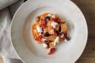 Bigoli con 'nduja, pomodorini e ricotta affumicata