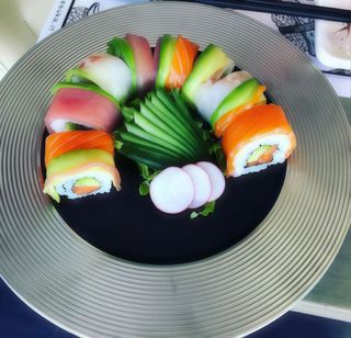 Uramaki rainbow roll