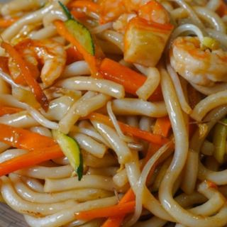 Udon con gamberi alla piastra