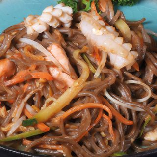 Soba con frutti di mare alla piastra