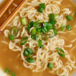 Ramen con frutti di mare in brodo