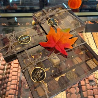 Scatola Cioccolatini Nudi 200 gr. (PICCOLA)