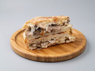 Panino con salsiccia e provola