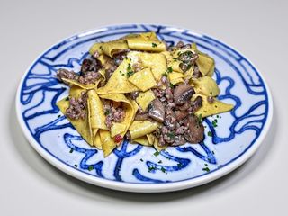 Fettucce con  funghi porcini .