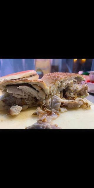 Panino con porchetta artigianale.