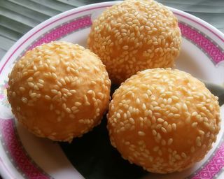 D3 Dolce di sesamo ripieno di soia 炸芝麻球 4pz