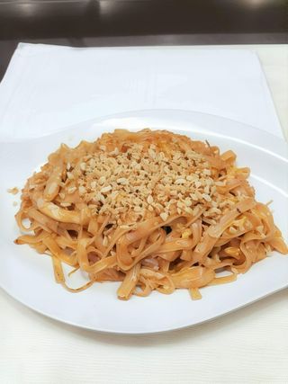 403 Tagliatelle di riso thai con carne